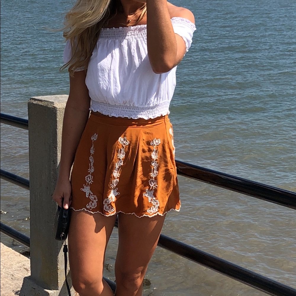 Show Me Your Mumu Camel Colored Shorts - Picture 2 of 5
